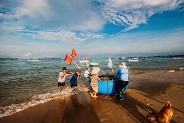 Khung cảnh làng chài nhộn nhịp mùa đặc sản của Phú Quốc