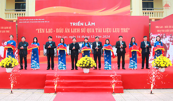 Khai mạc triển lãm “Yên Lạc - Dấu ấn lịch sử qua tài liệu lưu trữ”