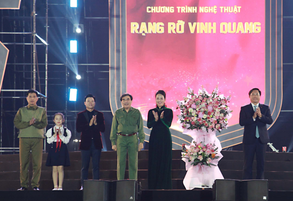 Đặc sắc chương trình nghệ thuật “Rạng rỡ vinh quang”