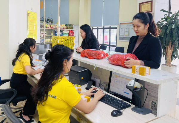 Cao điểm vận chuyển hàng hóa dịp cận Tết Nguyên đán