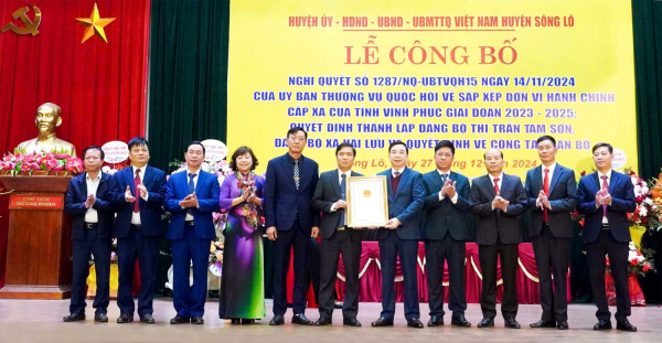 Công bố quyết định thành lập Đảng bộ thị trấn Tam Sơn và Đảng bộ xã Hải Lựu