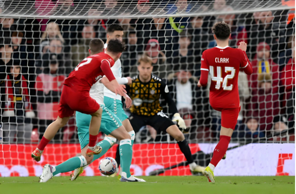 Liverpool đè bẹp Southampton, chạm mặt Man Utd tại tứ kết