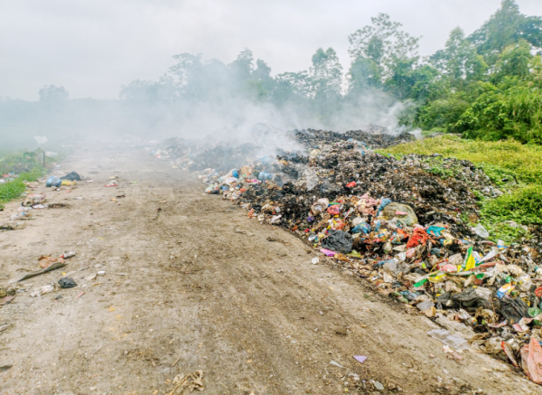 Ám ảnh "con đường rác" tại xã Duy Phiên
