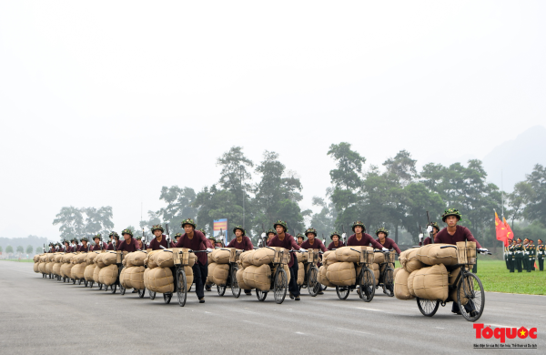 Tái hiện "binh chủng" xe đạp thồ Điện Biên Phủ huyền thoại