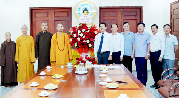 Bí thư Tỉnh ủy Dương Văn An chúc mừng Ban Trị sự Giáo hội Phật giáo tỉnh nhân dịp lễ Phật Đản 2024