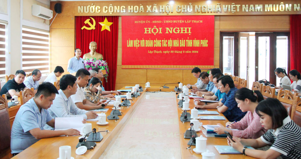Cán bộ, hội viên Hội Nhà báo tỉnh tìm hiểu thực tế tại huyện Lập Thạch