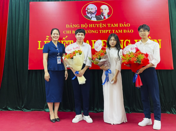 Tam Đảo vượt chỉ tiêu kết nạp đảng viên là học sinh