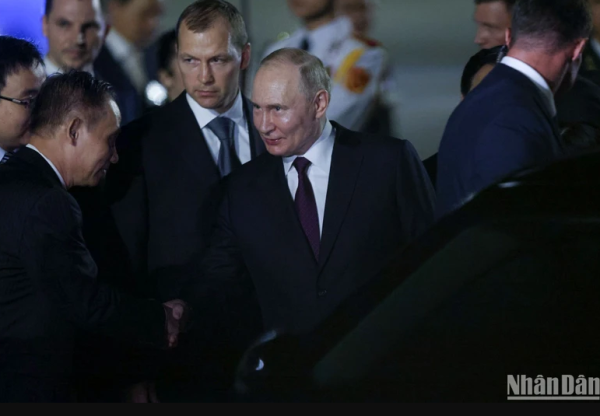 Tổng thống Vladimir Putin bắt đầu chuyến thăm cấp Nhà nước tới Việt Nam