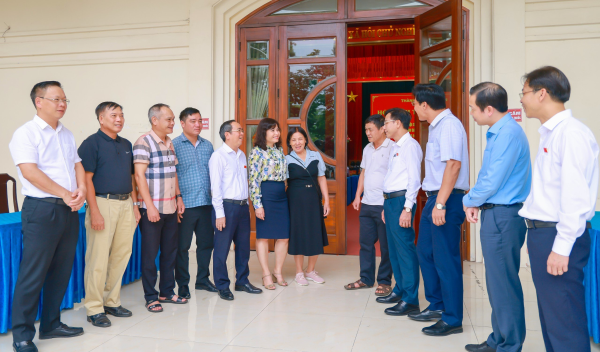 Đại biểu Quốc hội và đại biểu HĐND tỉnh tiếp xúc cử tri thành phố Vĩnh Yên