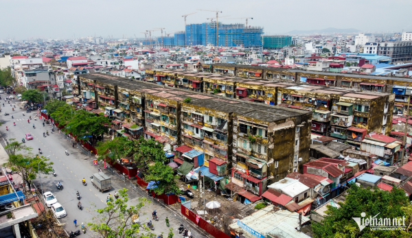 Nhiều chung cư cũ nứt, nghiêng, không đảm bảo an toàn sau bão Yagi