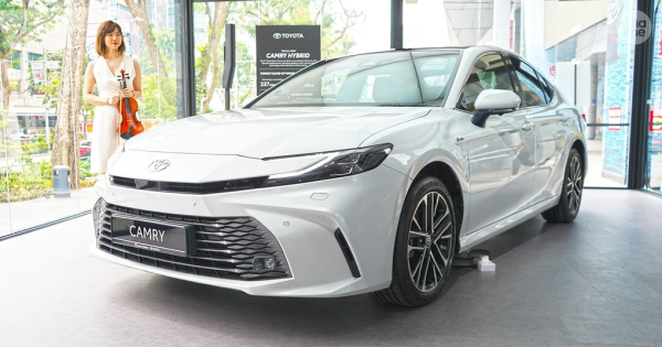 Toyota Camry 2025 ra mắt thị trường ASEAN, ngày về Việt Nam không còn xa