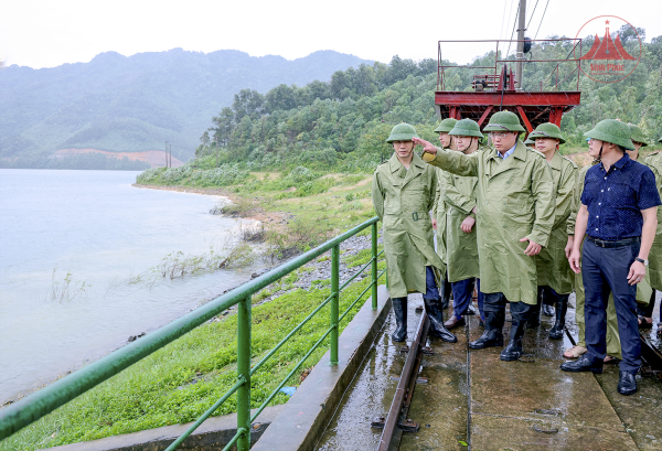 Tuyệt đối không chủ quan, lơ là, sẵn sàng ứng phó với mọi tình huống khẩn cấp