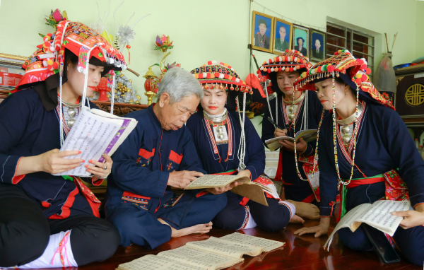 “Từ điển bách khoa” của dân tộc Dao