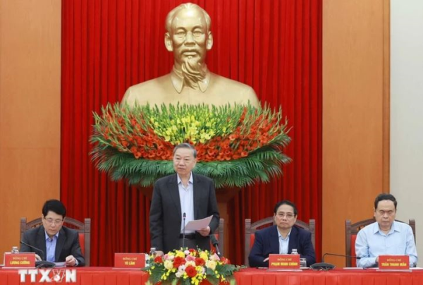 Tổng Bí thư: Báo cáo chính trị phải thực sự là "văn bia", ngọn đuốc soi đường