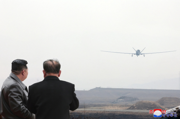 Ông Kim Jong-un thị sát thử nghiệm UAV cảm tử công nghệ AI