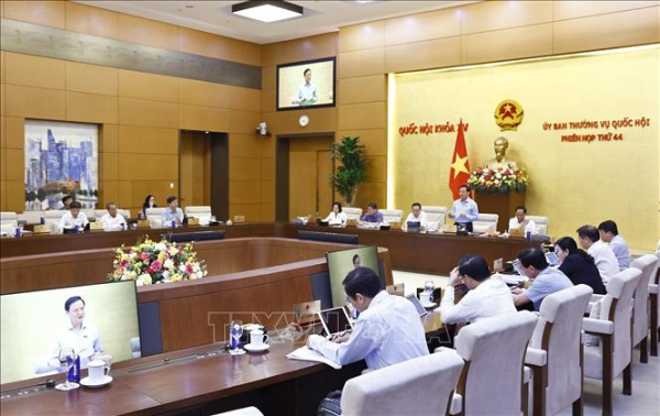 Phiên họp thứ 44, Ủy ban Thường vụ Quốc hội: Chính phủ đề xuất tiếp tục thực hiện chính sách giảm thuế giá trị gia tăng