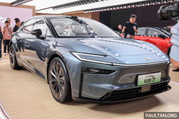 Toyota ra mắt bZ7 - xe điện chạy hệ điều hành Huawei