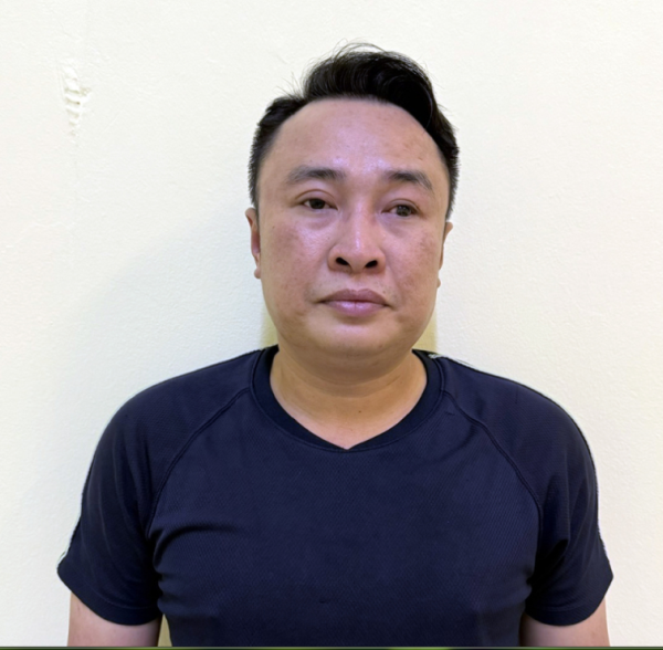 Xin không được, gã đàn ông đe dọa chửi bới CSGT