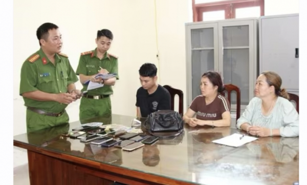 Dàn cảnh chen lấn xô đẩy để trộm cắp tài sản tại chùa Tam Chúc