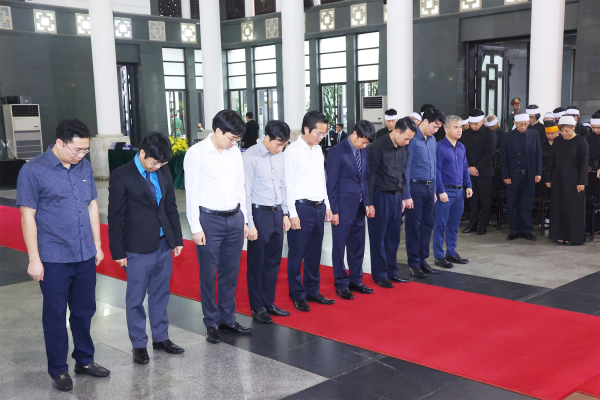 Đoàn đại biểu tỉnh Vĩnh Phúc viếng nguyên Chủ tịch nước Trần Đức Lương