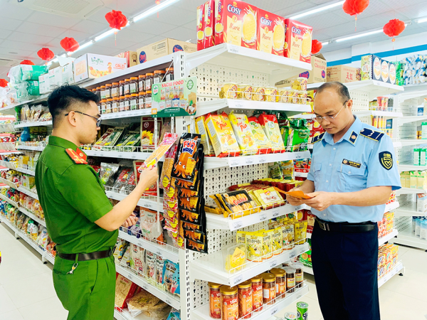 Mở đợt cao điểm đấu tranh ngăn chặn, đẩy lùi buôn lậu, gian lận thương mại, hàng giả, xâm phạm quyền sở hữu trí tuệ