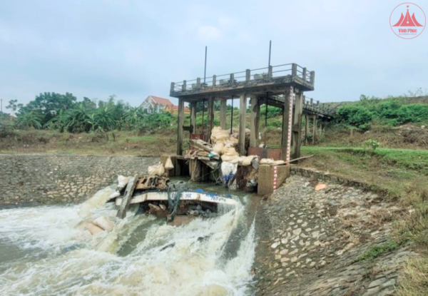 Khẩn trương triển khai phương án hộ đê, bảo vệ trọng điểm cống Triệu Đề