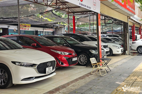 Thị trường xe cũ "chạm đáy": Mua không dám, bán không đành