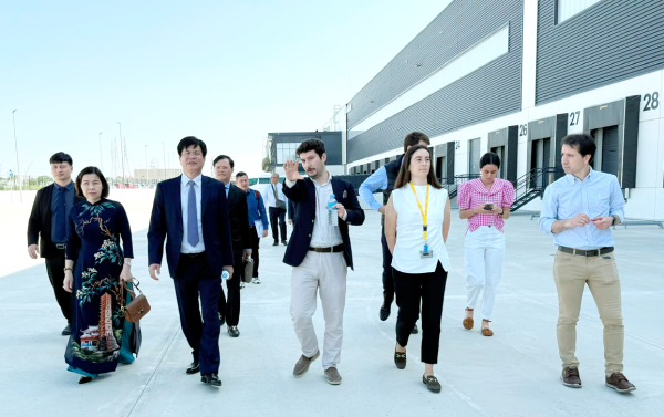 Đoàn công tác của tỉnh làm việc với Quỹ đầu tư AEW – Tây Ban Nha