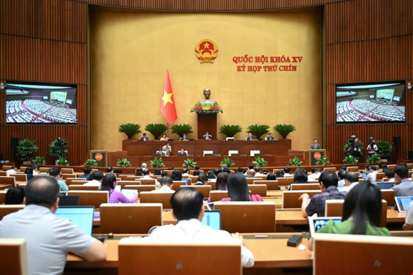 Quốc hội thông qua Luật nhà giáo, không cấm giáo viên dạy thêm