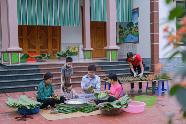 Về Tứ Yên xem nghề làm bánh tẻ