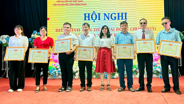 Hội nghị điển hình tiên tiến giai đoạn 2020 - 2025 và sơ kết giữa nhiệm kỳ V
