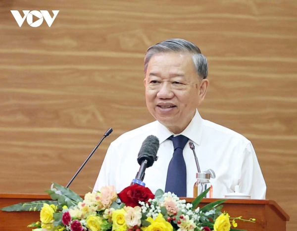 Tổng Bí thư trao quyết định chức năng, tổ chức bộ máy cơ quan Ủy ban Trung ương MTTQ Việt Nam
