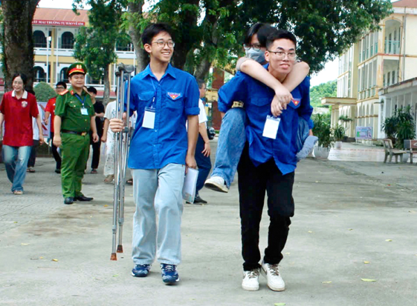 Tiếp sức sĩ tử trong kỳ thi tốt nghiệp THPT năm 2025