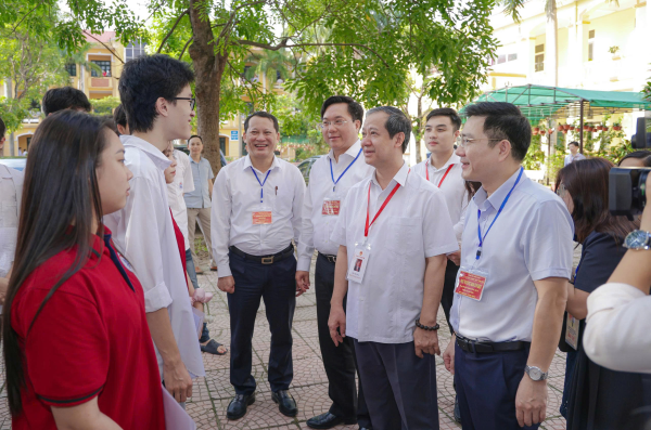Bộ trưởng Bộ GDĐT Nguyễn Kim Sơn kiểm tra công tác tổ chức kỳ thi tốt nghiệp THPT năm 2025 tại Vĩnh Phúc