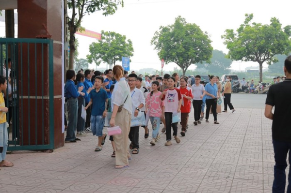Lượng hồ sơ đăng ký tuyển sinh vào lớp 6 các trường THCS trọng điểm tăng cao kỷ lục