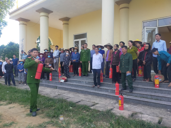 Lan tỏa phong trào “Nhà tôi có bình chữa cháy”