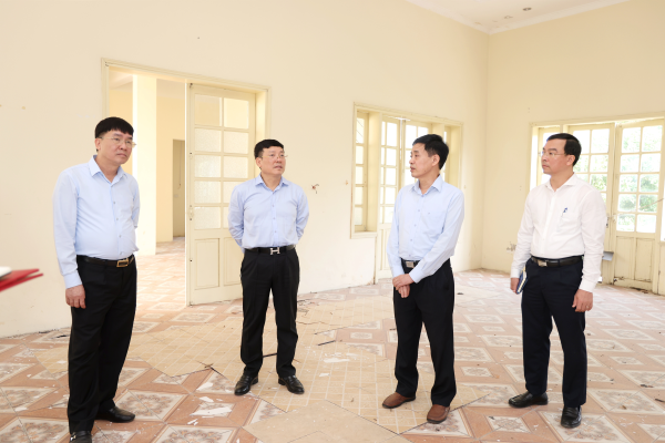 Chủ tịch UBND tỉnh Lê Duy Thành kiểm tra trụ sở nhà đất dôi dư của ngành Thuế tỉnh