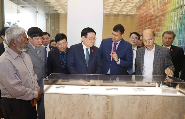 Chủ tịch UBND tỉnh Lê Duy Thành thăm Tập đoàn Dược phẩm Beximco