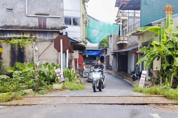 Xóa lối đi tự mở qua đường sắt ở Sơn Lôi nhằm đảm bảo an toàn cho người dân