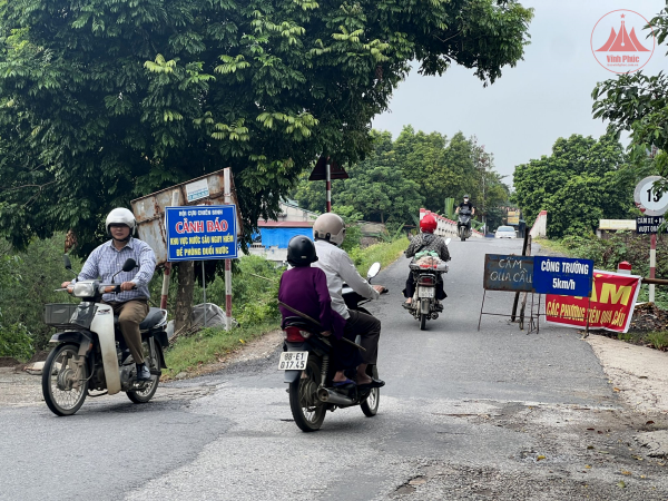 Chú ý an toàn khi đi qua các cây cầu xuống cấp