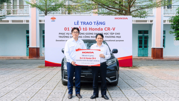 Honda Việt Nam trao tặng ô tô đã qua sử dụng cho Trường Cao đẳng Công nghiệp và Thương mại