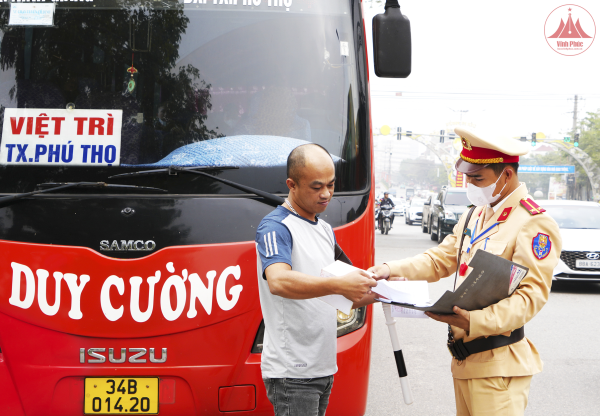 Xử lý nghiêm vi phạm trong kinh doanh vận tải, chở hành khách