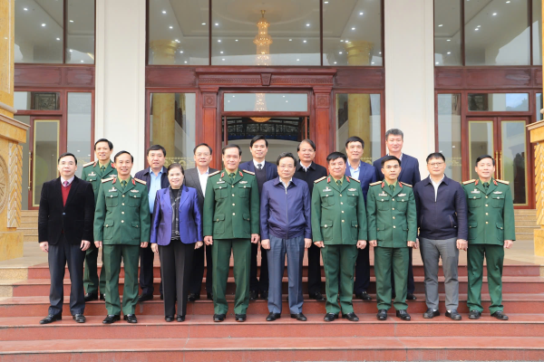 Phó Bí thư Thường trực Tỉnh ủy Bùi Huy Vĩnh dự Hội nghị ra nghị quyết lãnh đạo thực hiện nhiệm vụ quân sự, quốc phòng và xây dựng Đảng bộ Quân khu 2 năm 2025