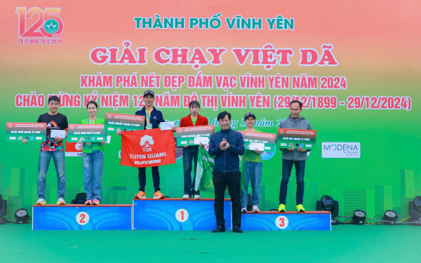 Gần 2.000 vận động viên tham gia Giải chạy việt dã khám phá nét đẹp đầm Vạc