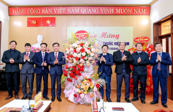 Chủ tịch UBND tỉnh Lê Duy Thành chúc mừng Sở Y tế, Bệnh viện Đa khoa tỉnh nhân dịp kỷ niệm Ngày Thầy thuốc Việt Nam