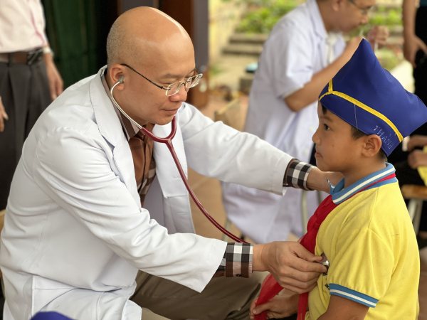 Khám sàng lọc bệnh tim bẩm sinh cho gần 12.000 trẻ em huyện Sông Lô