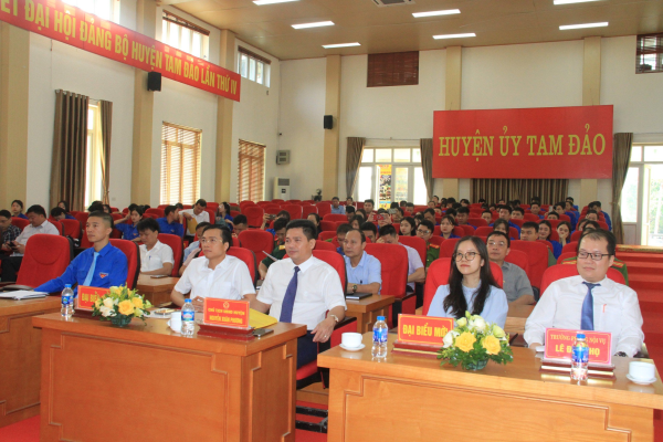 Chủ tịch UBND huyện Tam Đảo đối thoại với thanh niên