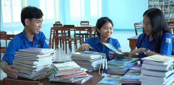 Hàng nghìn đầu sách ủng hộ học sinh vùng khó khăn ở Quảng Ngãi