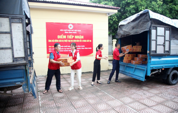 Hội Chữ thập đỏ tỉnh tổ chức đoàn cứu trợ người dân bị ảnh hưởng bởi mưa lũ