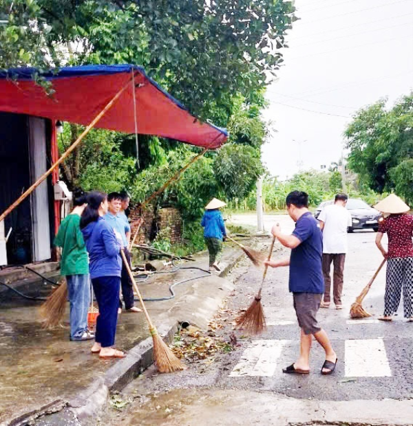 Cấp bách vệ sinh môi trường sau mưa lũ